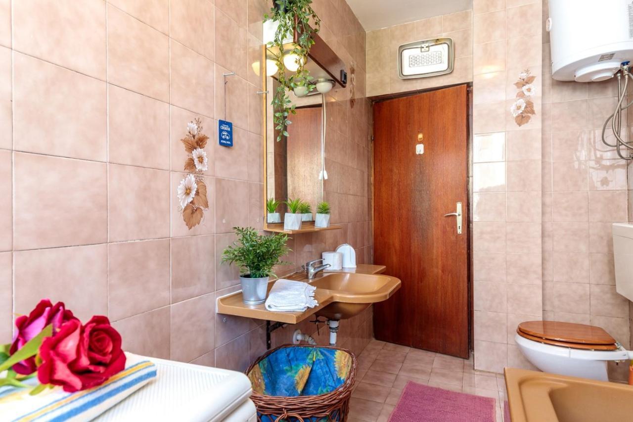 Apartments Volte Rovigno ภายนอก รูปภาพ