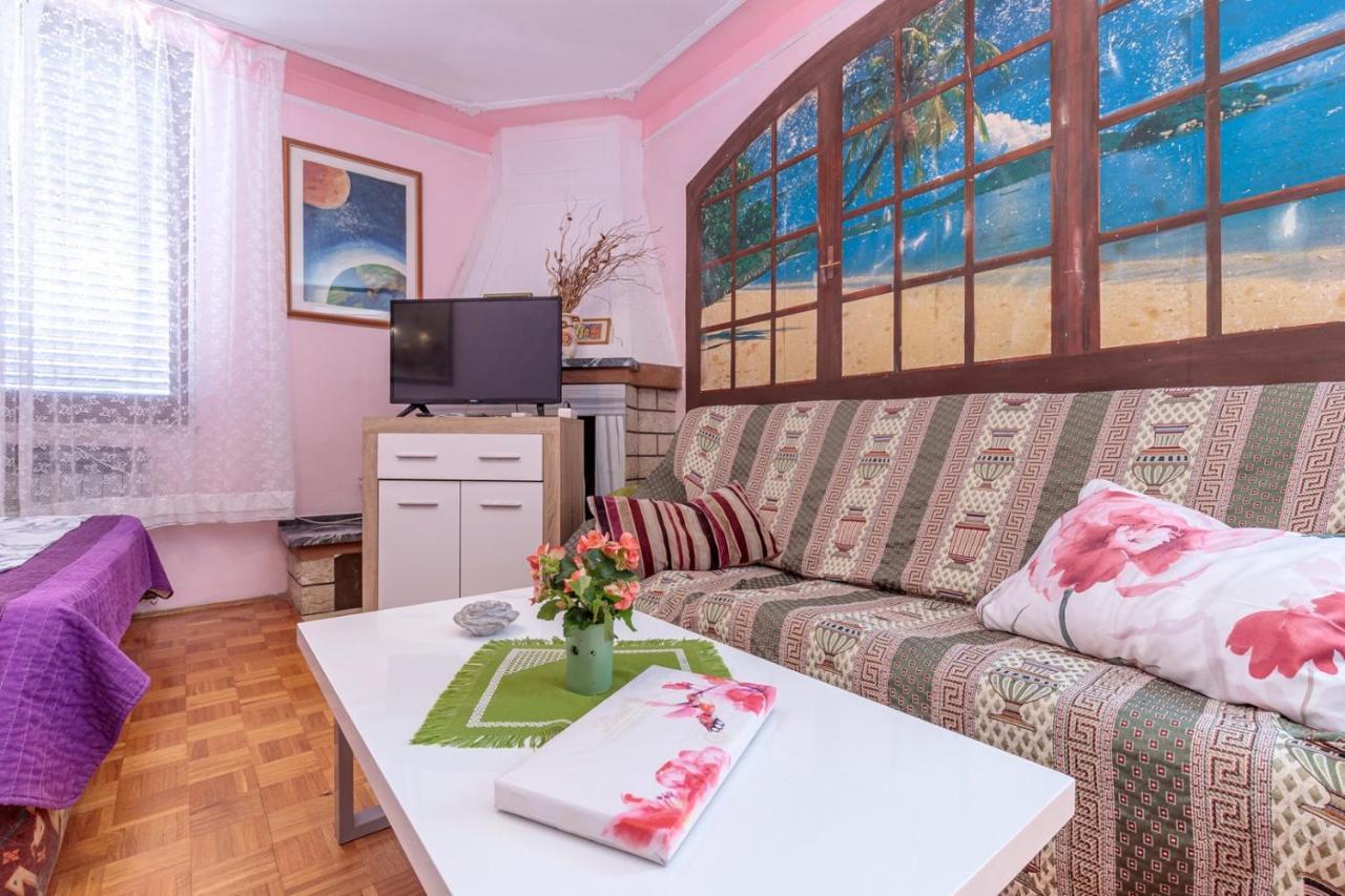 Apartments Volte Rovigno ภายนอก รูปภาพ